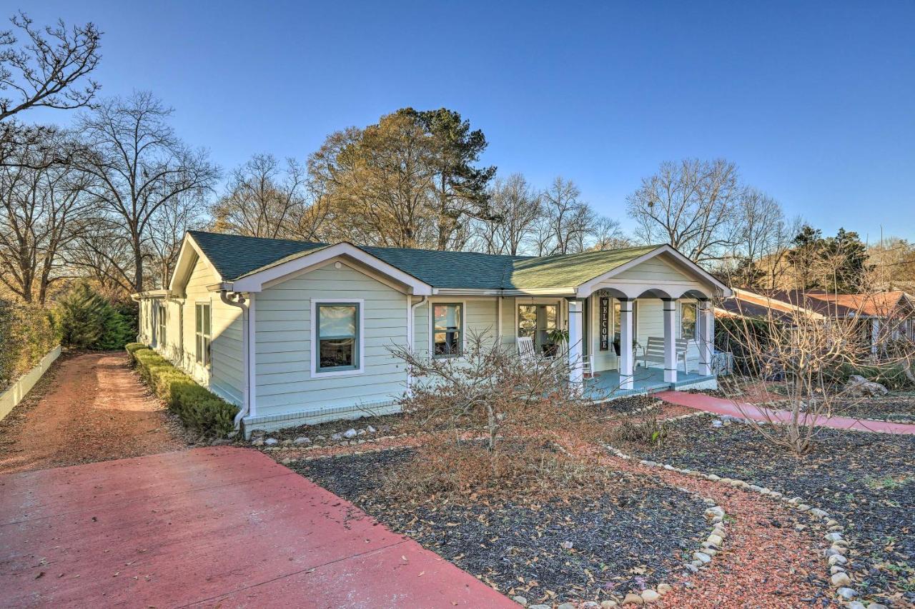 Sleek Fayetteville Home Less Than 1 Mi To City Center Exterior foto